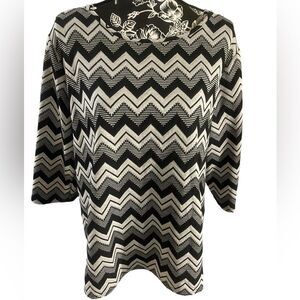 Modern Black & White Como Vintage Top Size 1X